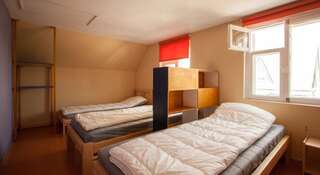 Гостиница Хостел Маверик Иркутск Односпальная кровать в 4-местном общем номере для мужчин и женщин-3