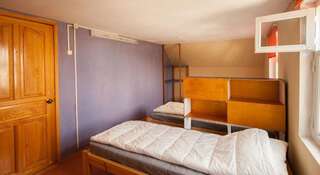 Гостиница Хостел Маверик Иркутск Односпальная кровать в 4-местном общем номере для мужчин и женщин-5