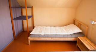 Гостиница Хостел Маверик Иркутск Односпальная кровать в 4-местном общем номере для мужчин и женщин-1