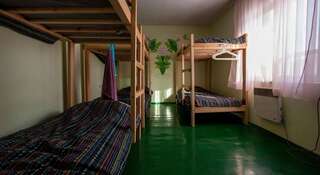 Гостиница Хостел Маверик Иркутск Спальное место на двухъярусной кровати в общем 6-местном номере для мужчин и женщин-6